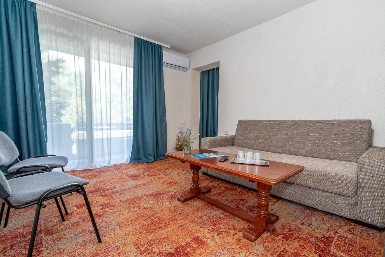 Hotel Irina Venus Bagian luar foto